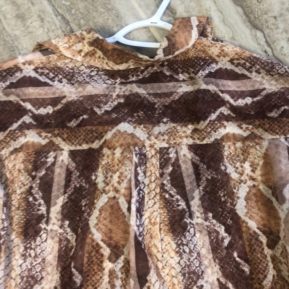 NWT House of Harlow 1960 Marley Shirt Striped Python Snake Print Blouse Small - Picture 14 of 16